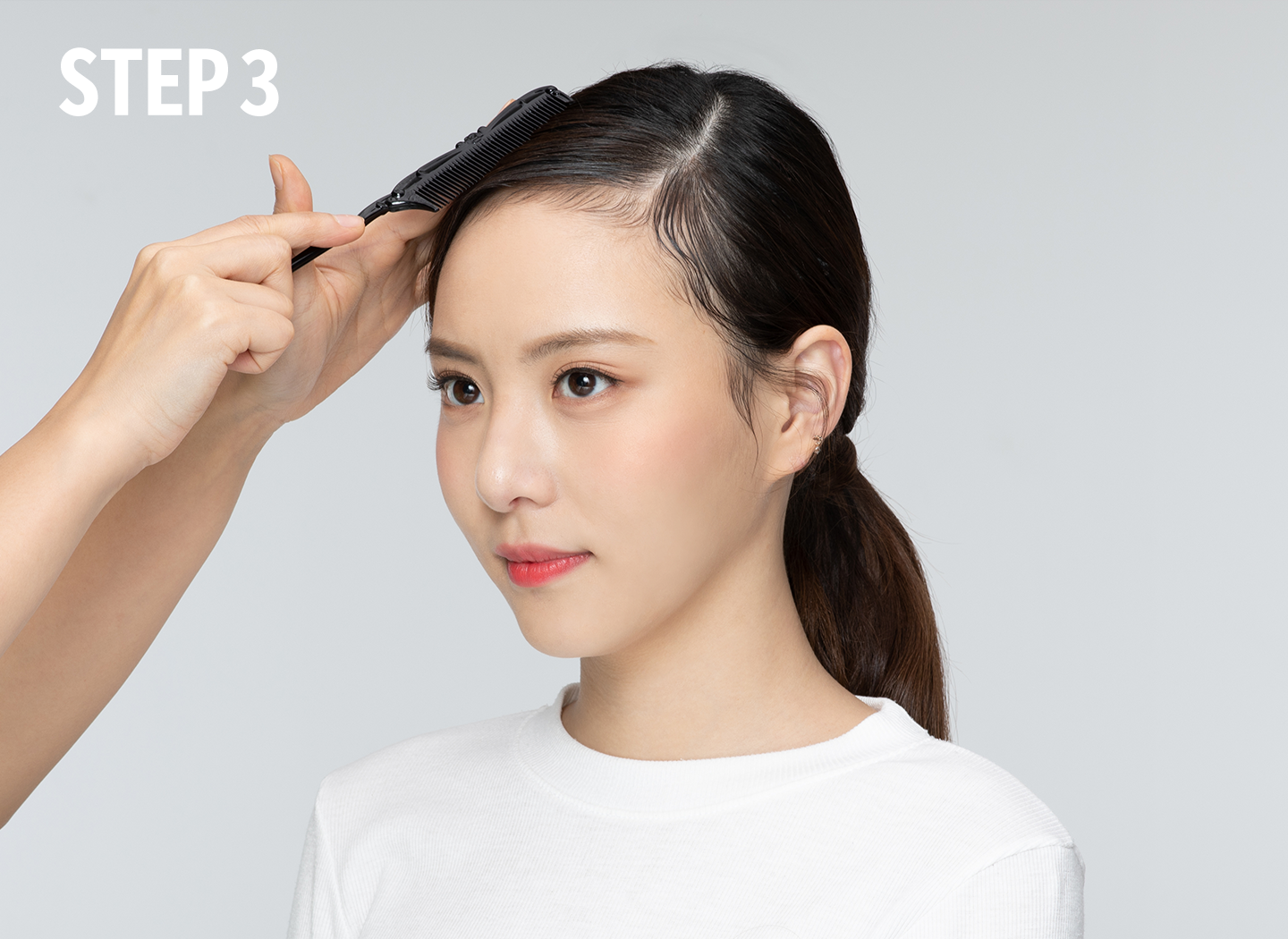 딥 사이드 파트 포니테일 하는 방법 3