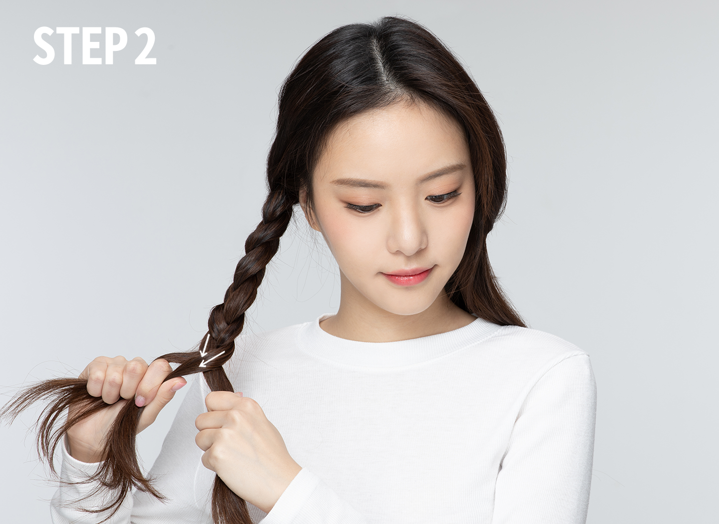 더블 테일 브레이드 헤어 하는 방법 2