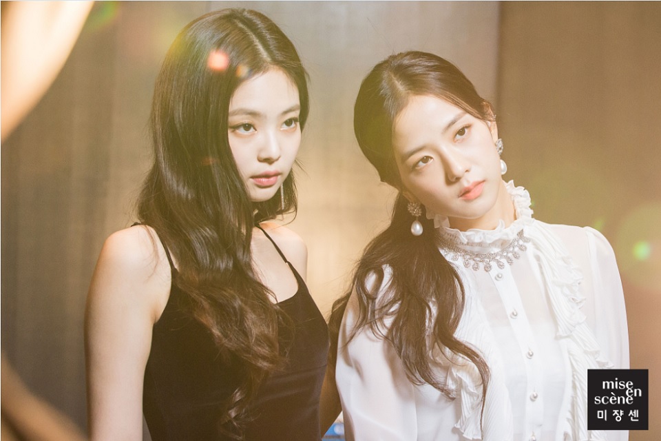 블랙핑크 X 미쟝센 광고 촬영 현장. 제니, 지수