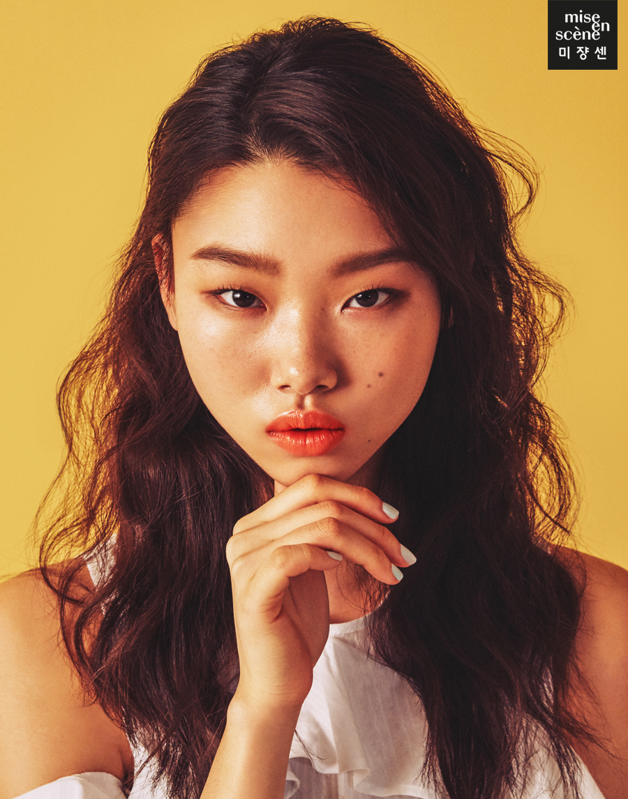 발랄한 매력의 내추럴 웨이브 헤어